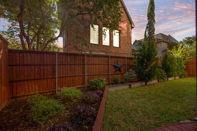 2623 N Garrett Avenue, Dallas, TX 75206