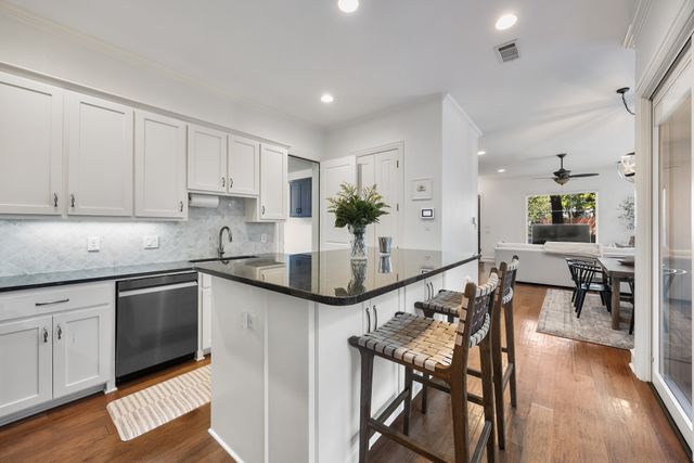 2623 N Garrett Avenue, Dallas, TX 75206