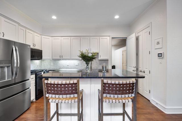 2623 N Garrett Avenue, Dallas, TX 75206