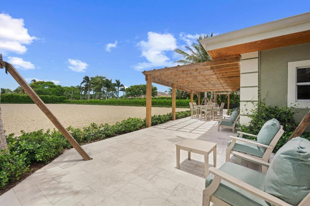 Image 11 of property listing at 14410 Equestrian Way, Wellington, FL 33414