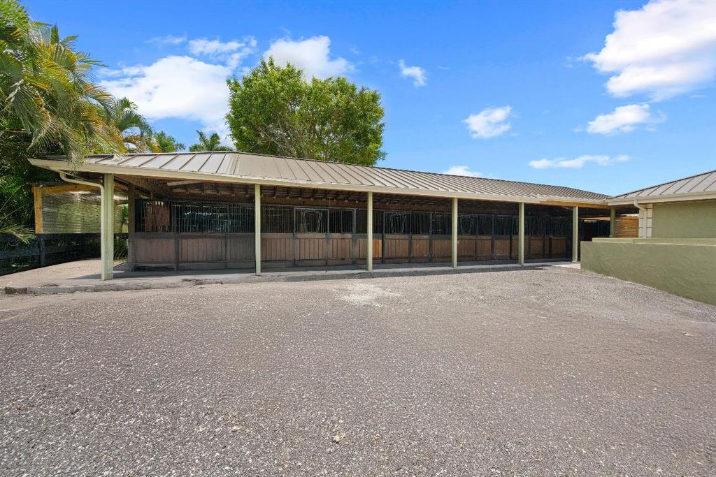 Image 13 of property listing at 14410 Equestrian Way, Wellington, FL 33414