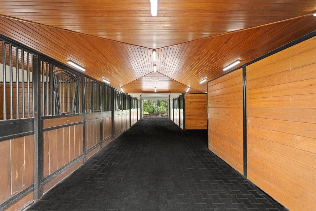 Image 15 of property listing at 14410 Equestrian Way, Wellington, FL 33414