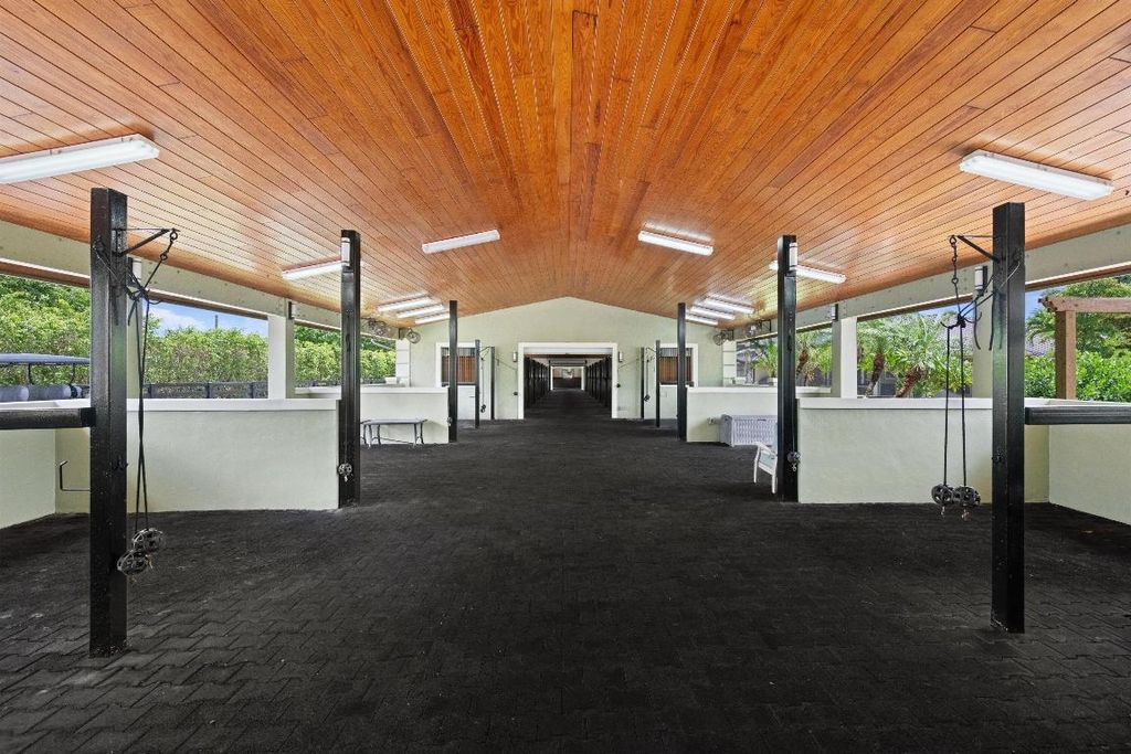 Image 17 of property listing at 14410 Equestrian Way, Wellington, FL 33414