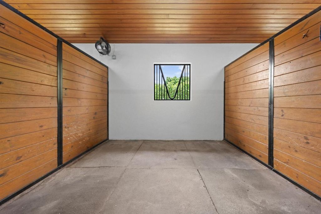 Image 19 of property listing at 14410 Equestrian Way, Wellington, FL 33414