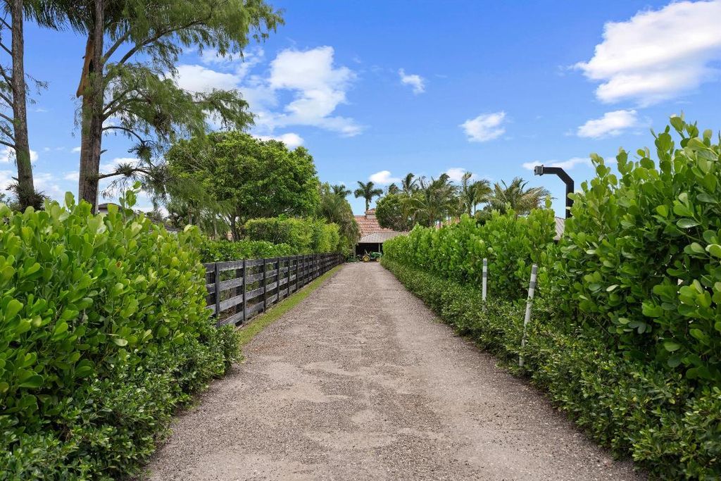 Image 4 of property listing at 14410 Equestrian Way, Wellington, FL 33414