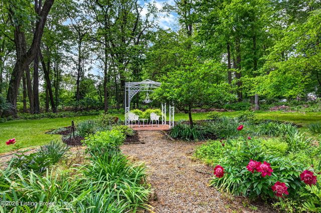 115 Tuliphurst Dr, Pewee Valley, KY 40056