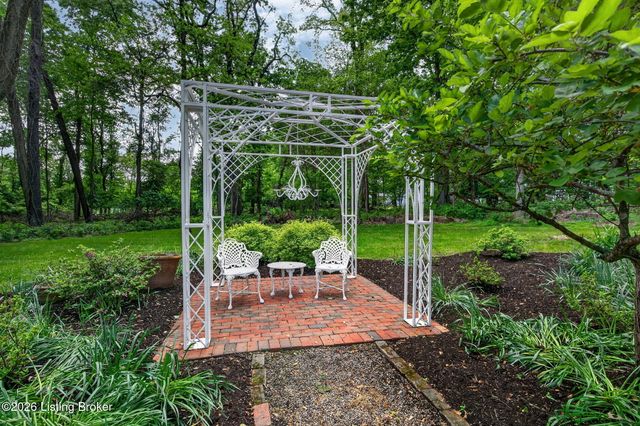 115 Tuliphurst Dr, Pewee Valley, KY 40056