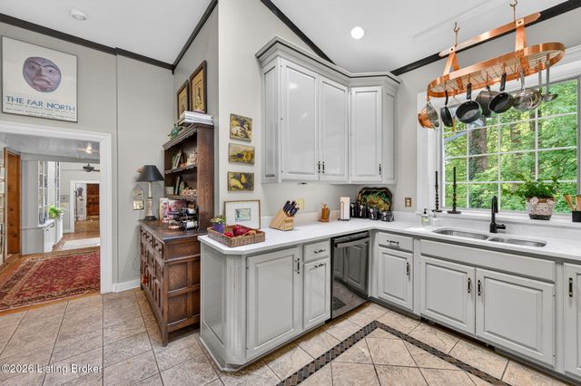 115 Tuliphurst Dr, Pewee Valley, KY 40056