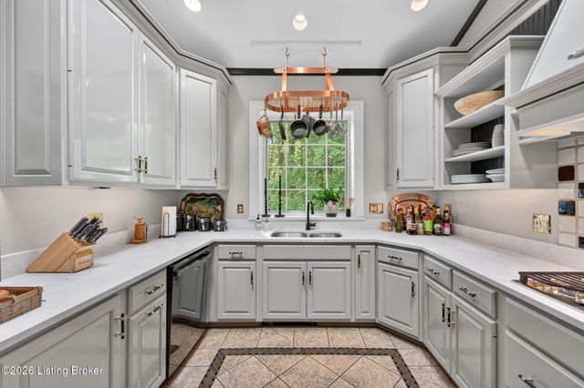 115 Tuliphurst Dr, Pewee Valley, KY 40056