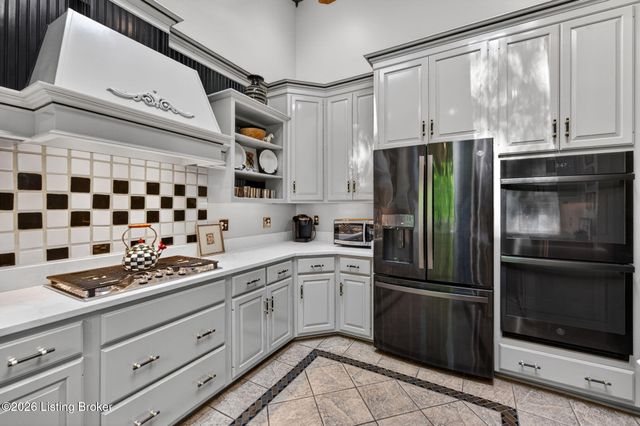 115 Tuliphurst Dr, Pewee Valley, KY 40056