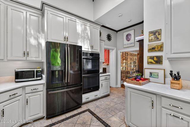 115 Tuliphurst Dr, Pewee Valley, KY 40056