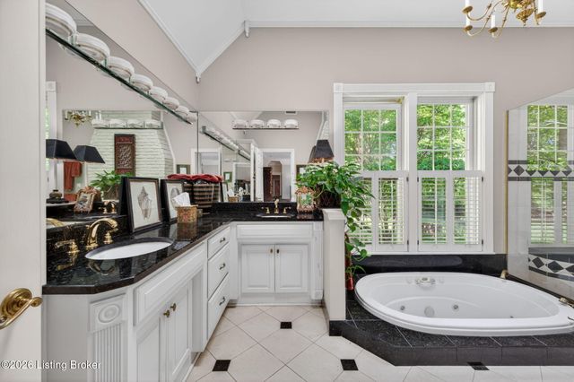 115 Tuliphurst Dr, Pewee Valley, KY 40056