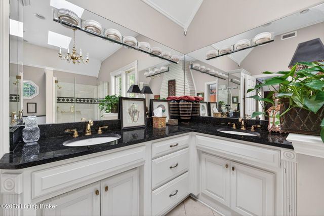 115 Tuliphurst Dr, Pewee Valley, KY 40056