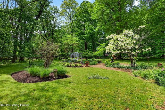 115 Tuliphurst Dr, Pewee Valley, KY 40056
