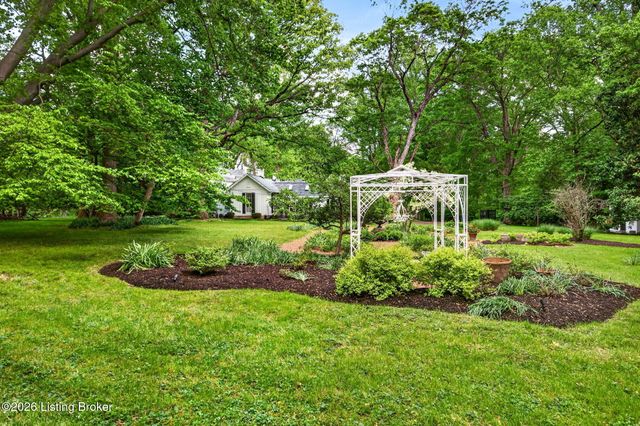 115 Tuliphurst Dr, Pewee Valley, KY 40056