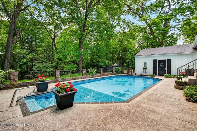 115 Tuliphurst Dr, Pewee Valley, KY 40056