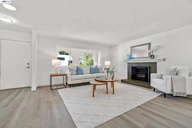 5195 Camino Alta Mira, Castro Valley, CA 94546
