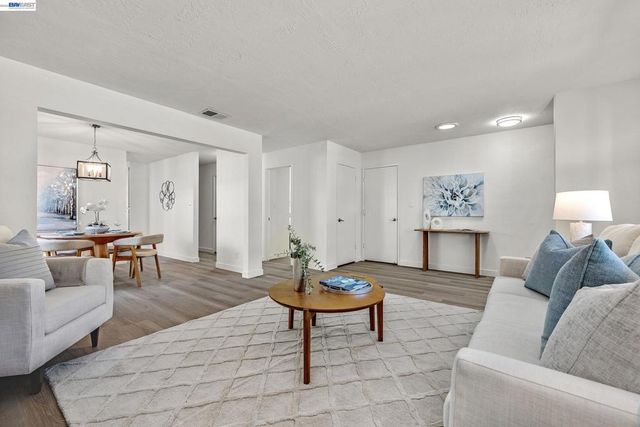 5195 Camino Alta Mira, Castro Valley, CA 94546