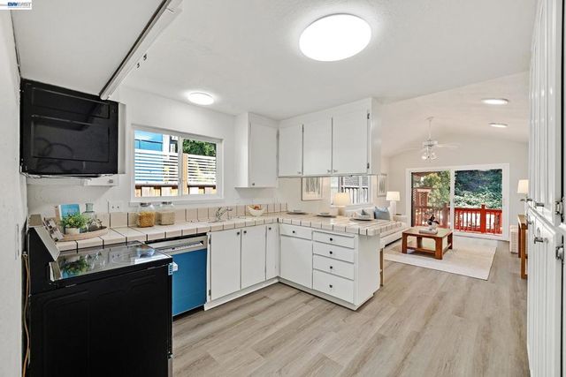 5195 Camino Alta Mira, Castro Valley, CA 94546