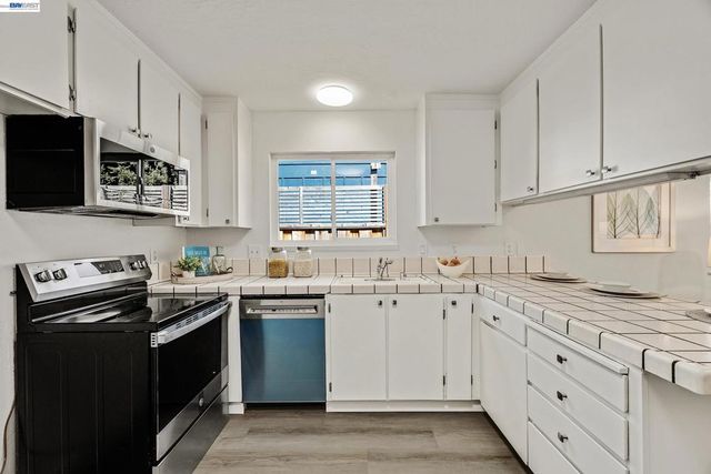 5195 Camino Alta Mira, Castro Valley, CA 94546