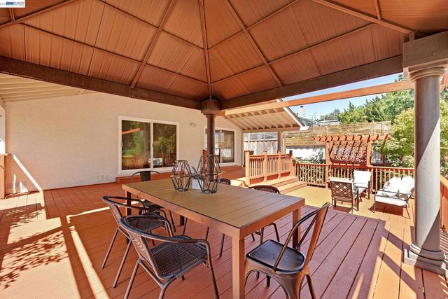5195 Camino Alta Mira, Castro Valley, CA 94546