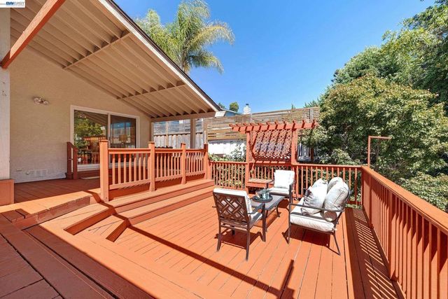 5195 Camino Alta Mira, Castro Valley, CA 94546
