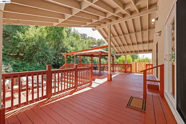 5195 Camino Alta Mira, Castro Valley, CA 94546