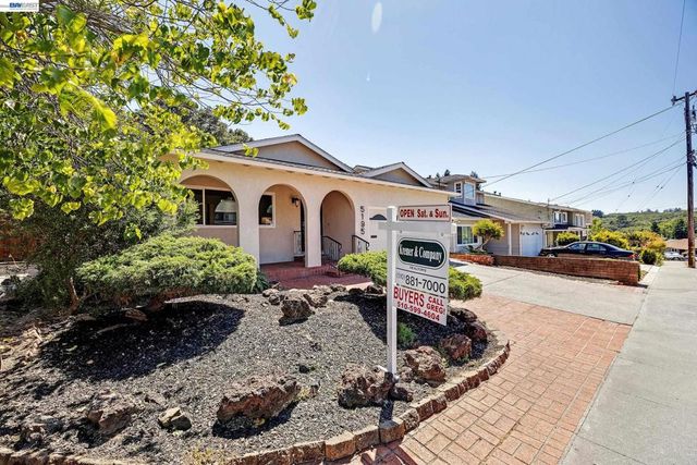 5195 Camino Alta Mira, Castro Valley, CA 94546