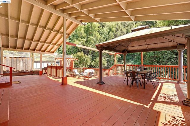 5195 Camino Alta Mira, Castro Valley, CA 94546