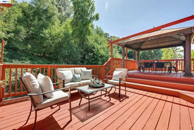 5195 Camino Alta Mira, Castro Valley, CA 94546