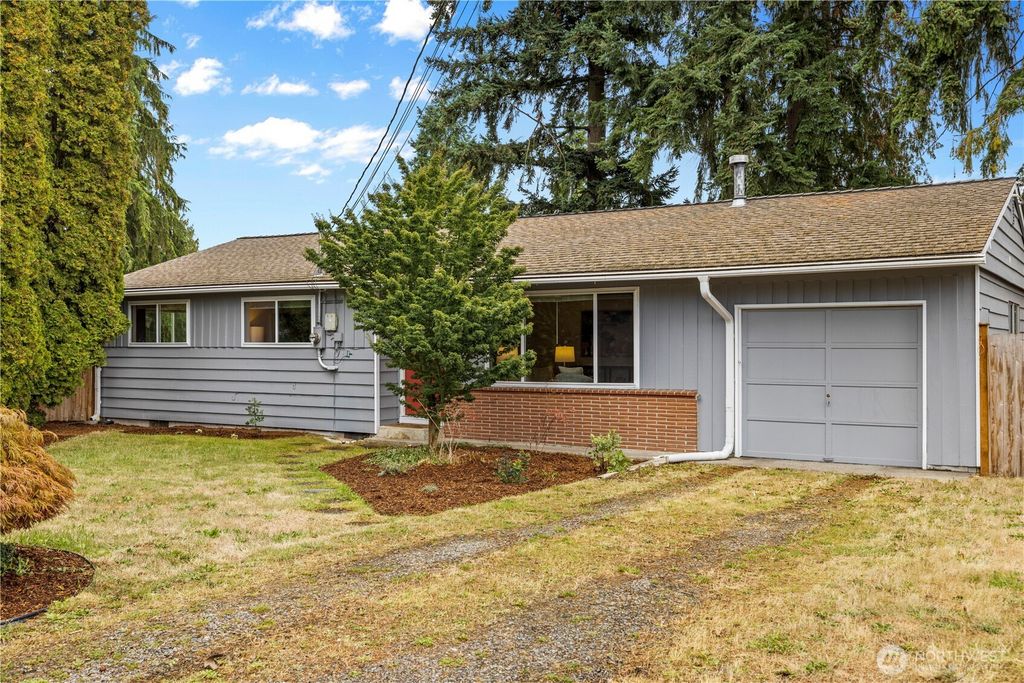 20431 W 20th Place, Lynnwood, WA 98036