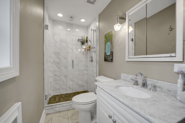 2014 W Hopkins Place, Chicago, IL 60643