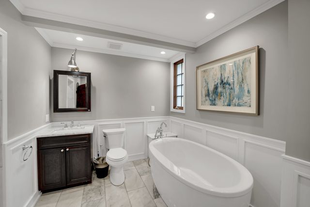 2014 W Hopkins Place, Chicago, IL 60643