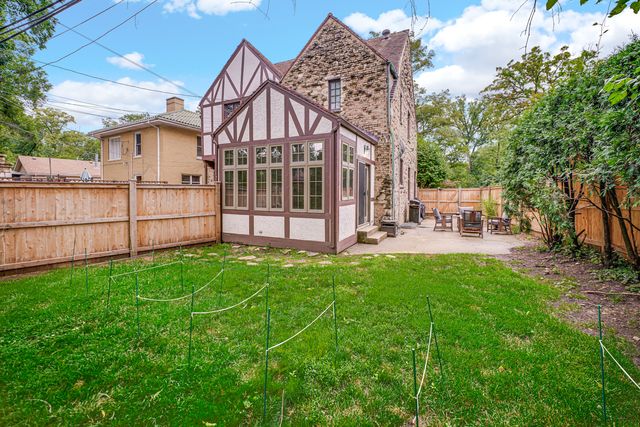 2014 W Hopkins Place, Chicago, IL 60643