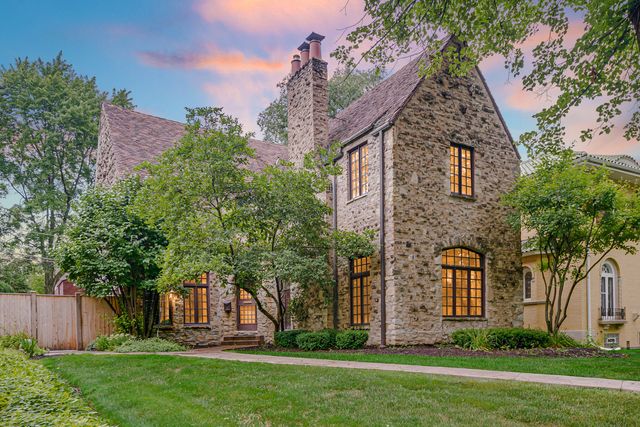 2014 W Hopkins Place, Chicago, IL 60643