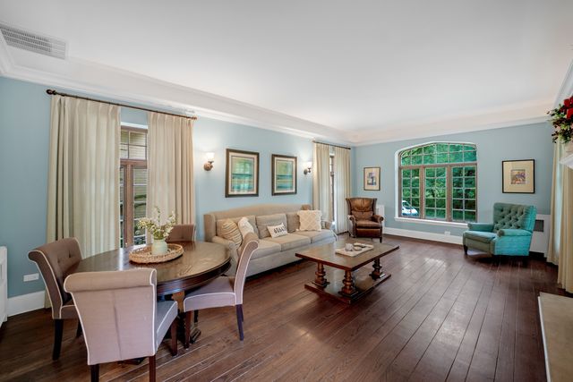 2014 W Hopkins Place, Chicago, IL 60643