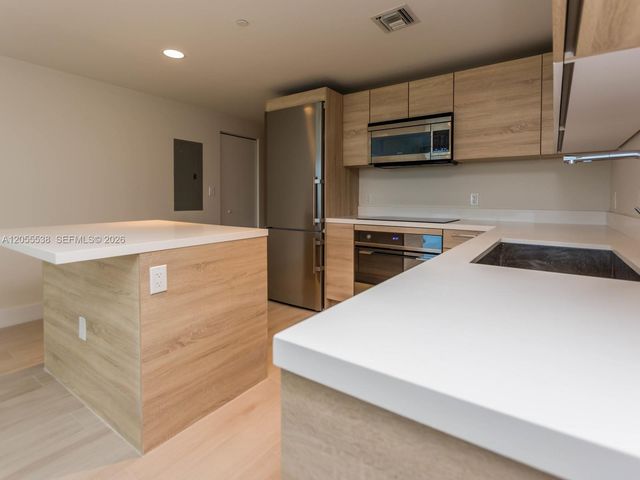 16385 Biscayne Blvd 1103, North Miami Beach, FL 33160