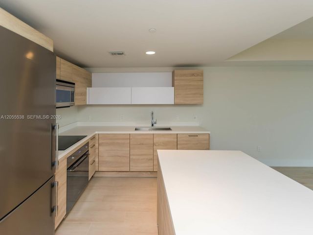 16385 Biscayne Blvd 1103, North Miami Beach, FL 33160