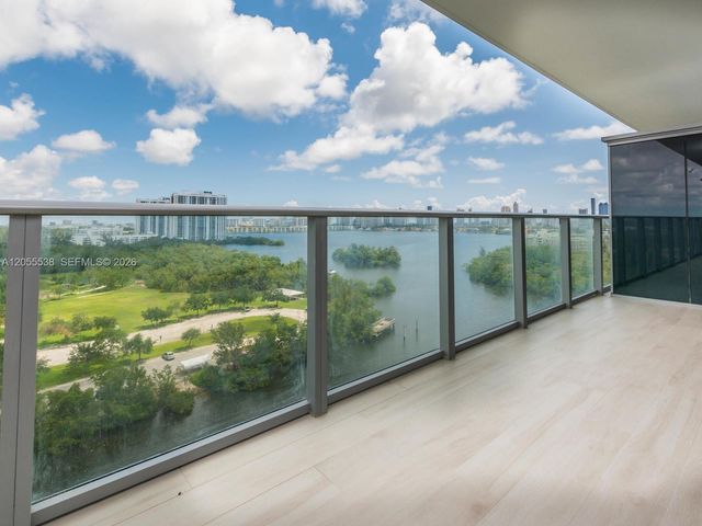 16385 Biscayne Blvd 1103, North Miami Beach, FL 33160