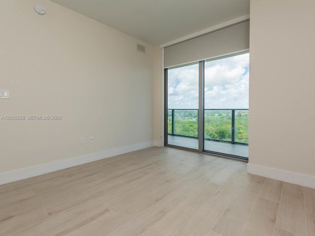 16385 Biscayne Blvd 1103, North Miami Beach, FL 33160