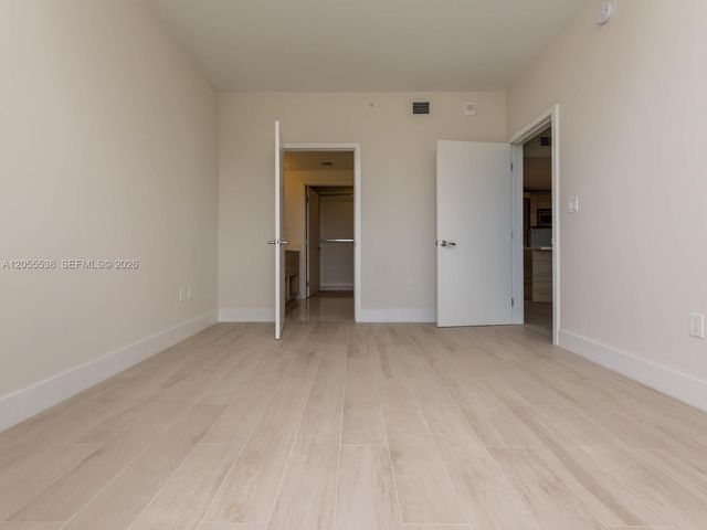 16385 Biscayne Blvd 1103, North Miami Beach, FL 33160