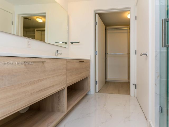 16385 Biscayne Blvd 1103, North Miami Beach, FL 33160
