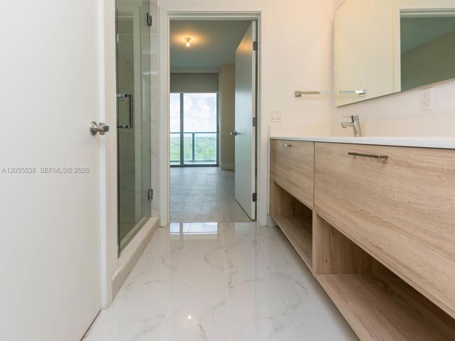 16385 Biscayne Blvd 1103, North Miami Beach, FL 33160