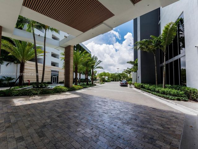 16385 Biscayne Blvd 1103, North Miami Beach, FL 33160