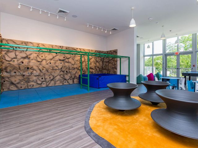 16385 Biscayne Blvd 1103, North Miami Beach, FL 33160