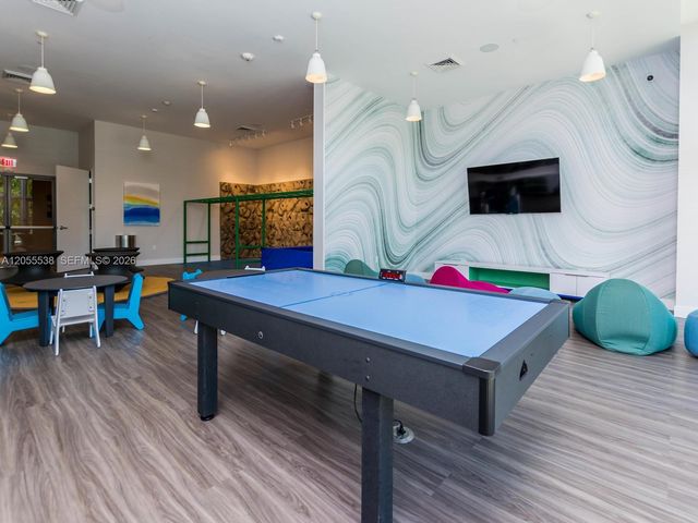 16385 Biscayne Blvd 1103, North Miami Beach, FL 33160