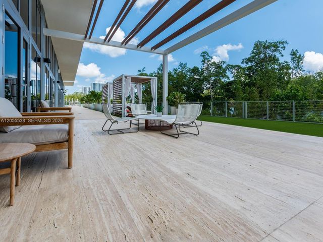 16385 Biscayne Blvd 1103, North Miami Beach, FL 33160