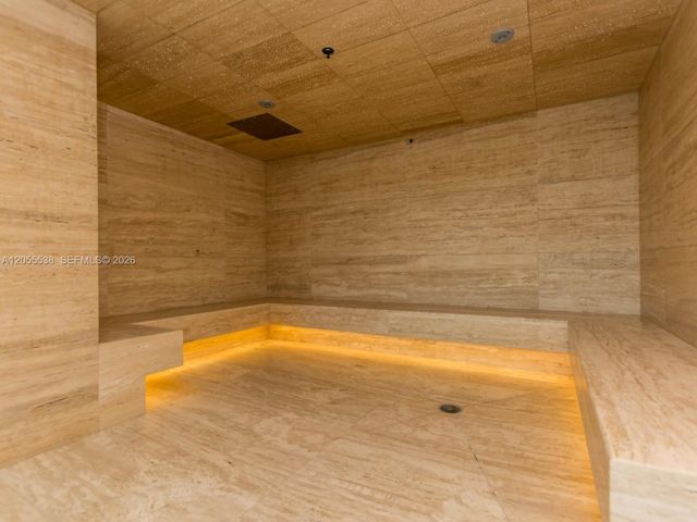 16385 Biscayne Blvd 1103, North Miami Beach, FL 33160