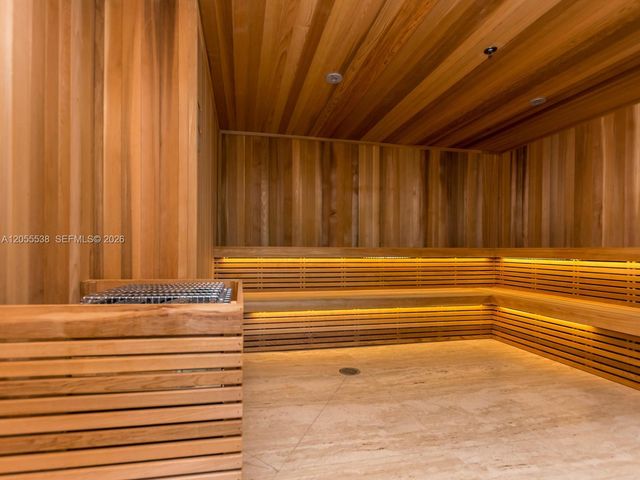 16385 Biscayne Blvd 1103, North Miami Beach, FL 33160