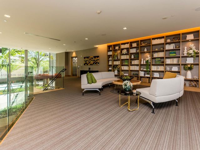 16385 Biscayne Blvd 1103, North Miami Beach, FL 33160